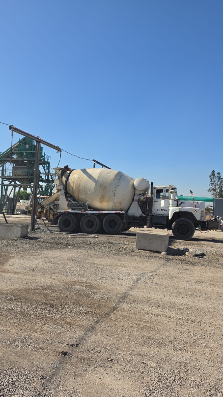 Camión mixer de Hormigones FICA en planta